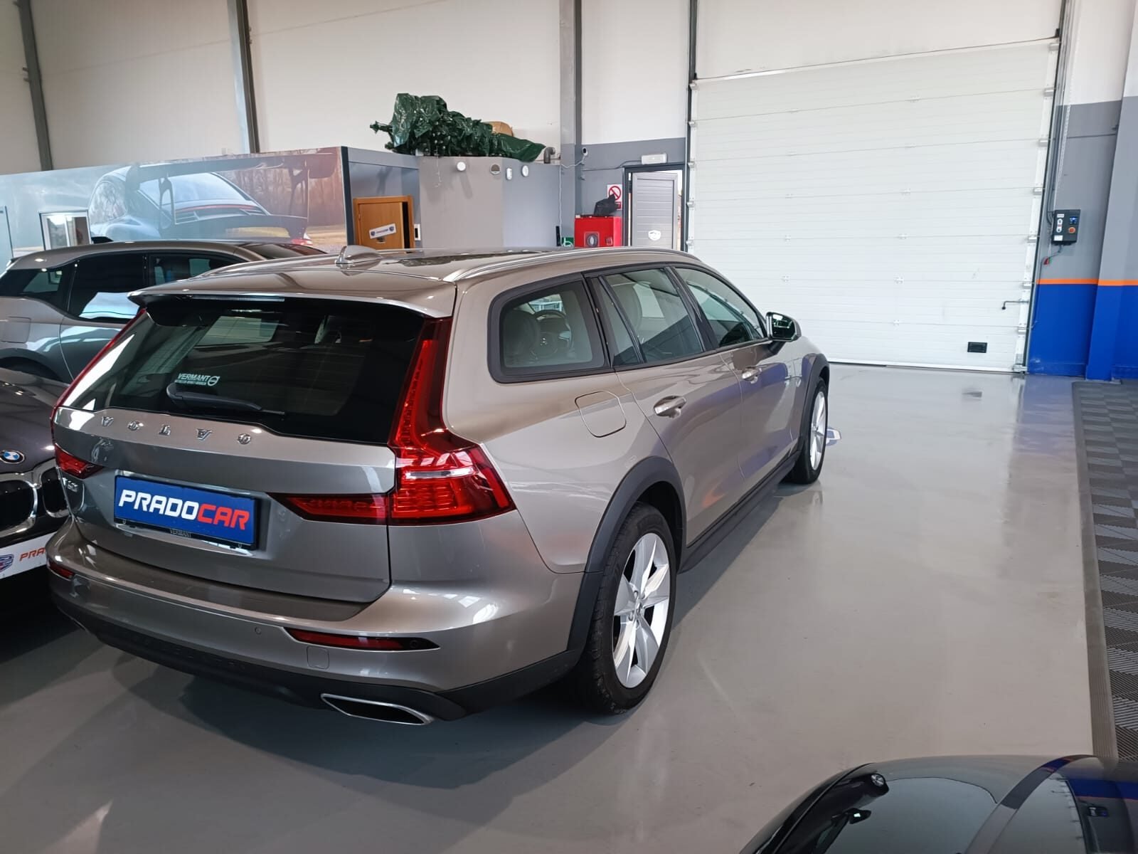 VOLVO V60 Cross Country 2.0 D3 Summum Auto