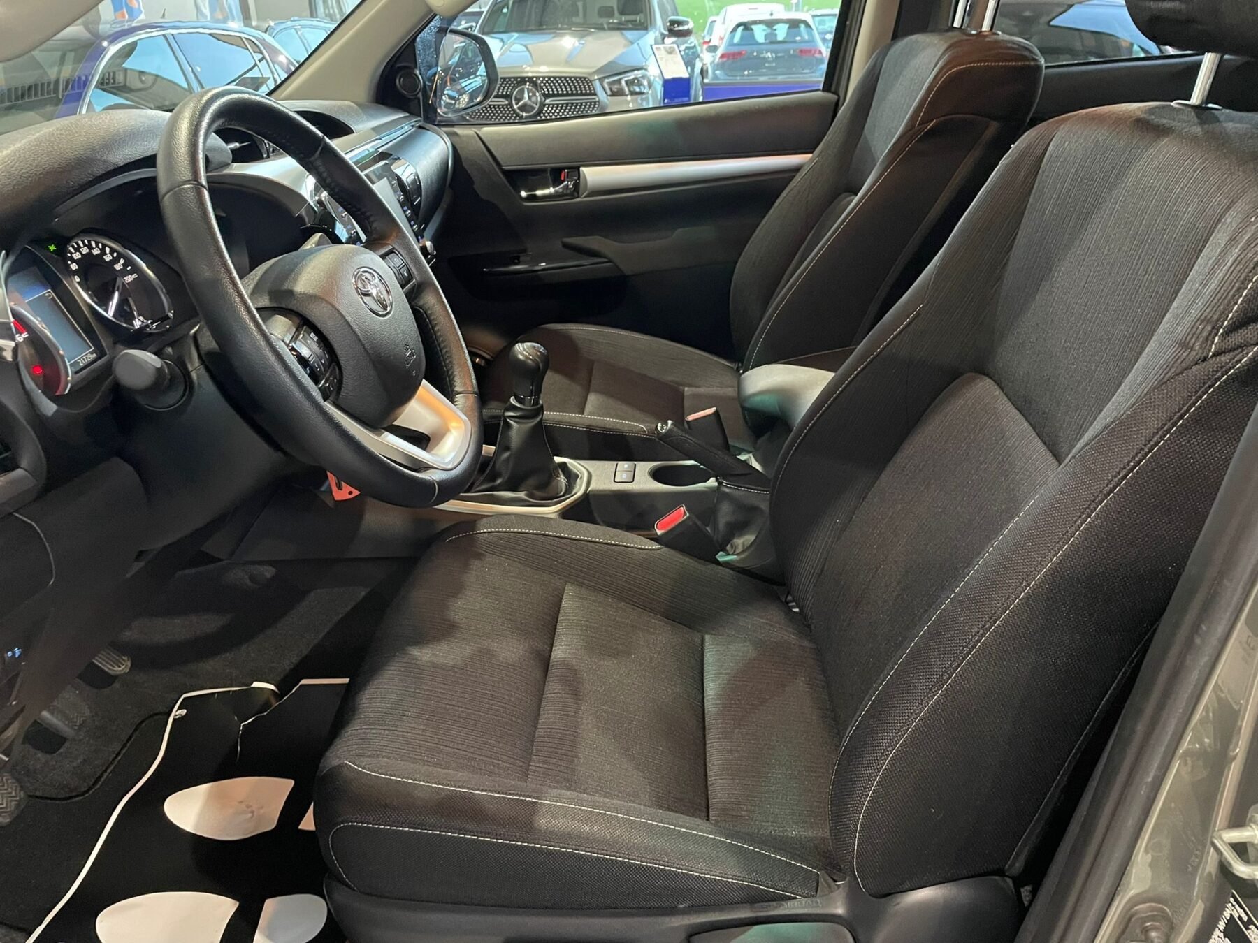 TOYOTA Hilux 2.8 D4D Cabina Doble VX