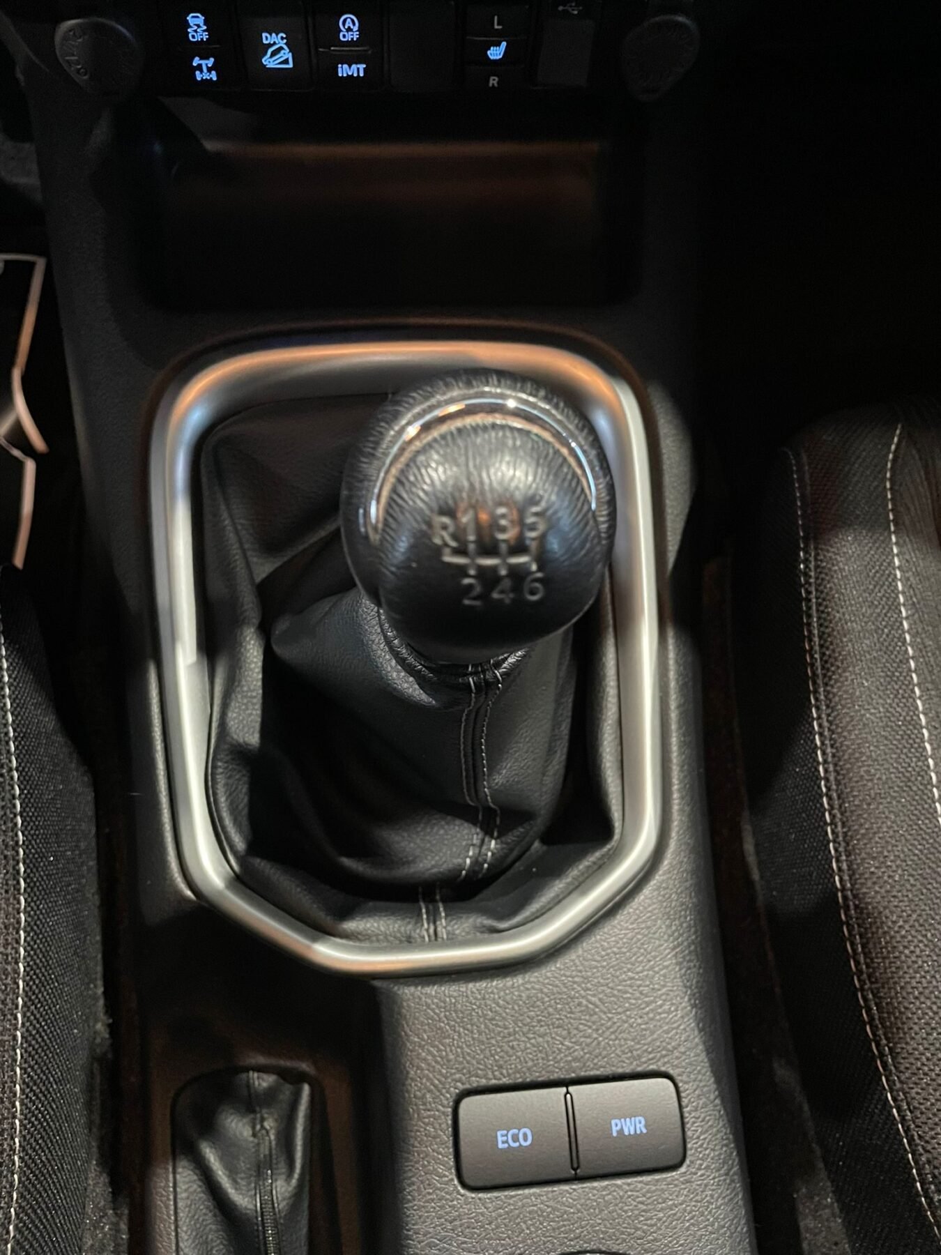 TOYOTA Hilux 2.8 D4D Cabina Doble VX