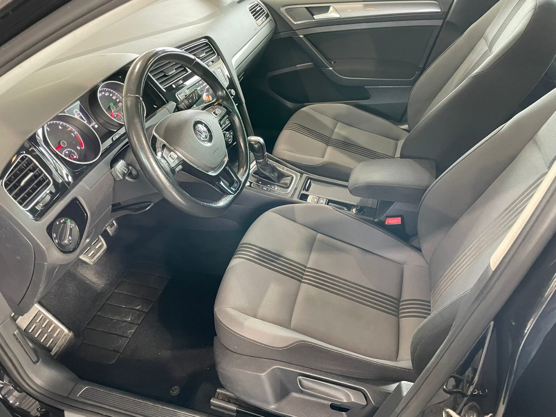 VOLKSWAGEN Golf Advance 1.6 TDI DSG