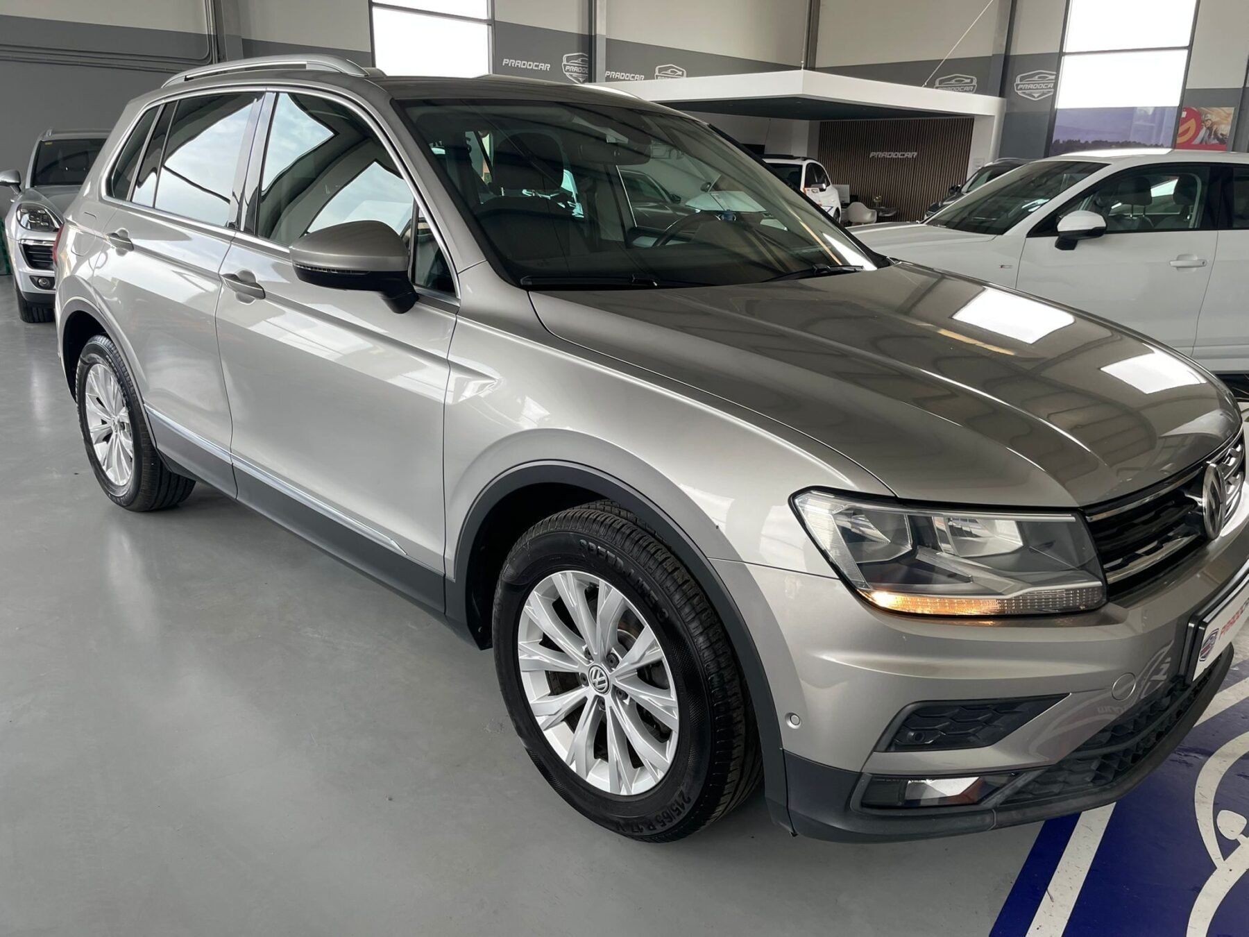 VOLKSWAGEN Tiguan Advance 2.0 TDI