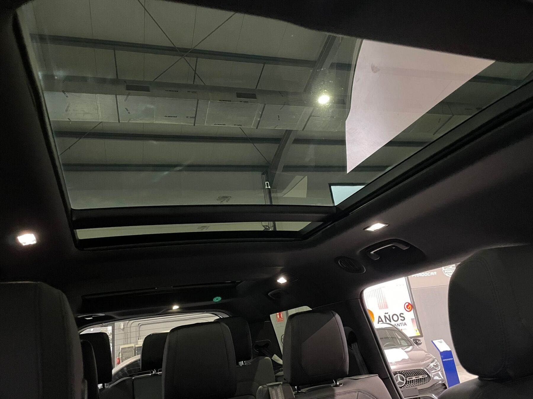 LAND-ROVER Defender 3.0D I6 250 XDynamic SE 130 AT 4WD MHEV