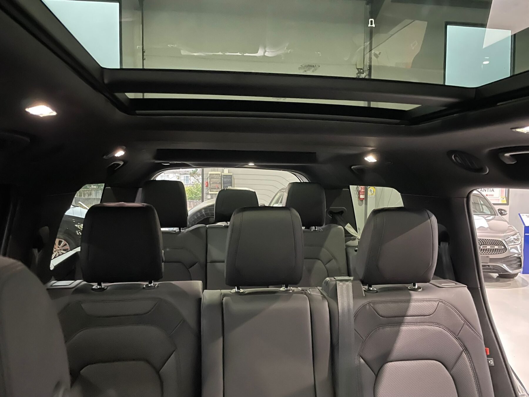 LAND-ROVER Defender 3.0D I6 250 XDynamic SE 130 AT 4WD MHEV