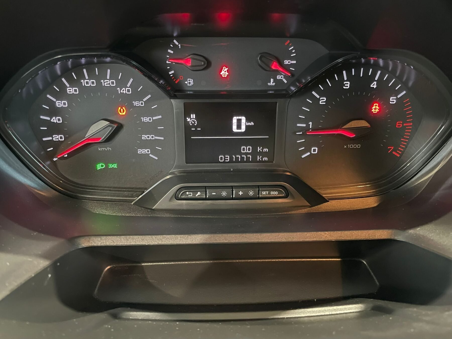 PEUGEOT partner Doble Cabina BlueHDi SS