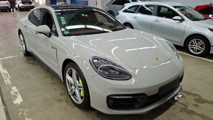 PORSCHE Panamera 4 E-Hybrid Platinum Edition