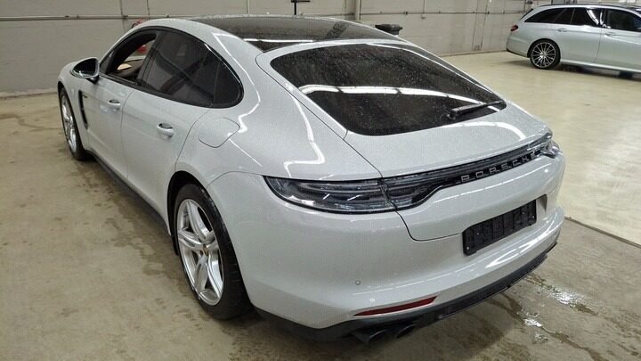 PORSCHE Panamera 4 E-Hybrid Platinum Edition