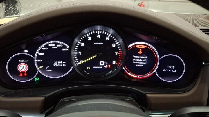 PORSCHE Panamera 4 E-Hybrid Platinum Edition