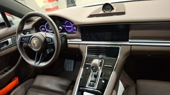 PORSCHE Panamera 4 E-Hybrid Platinum Edition