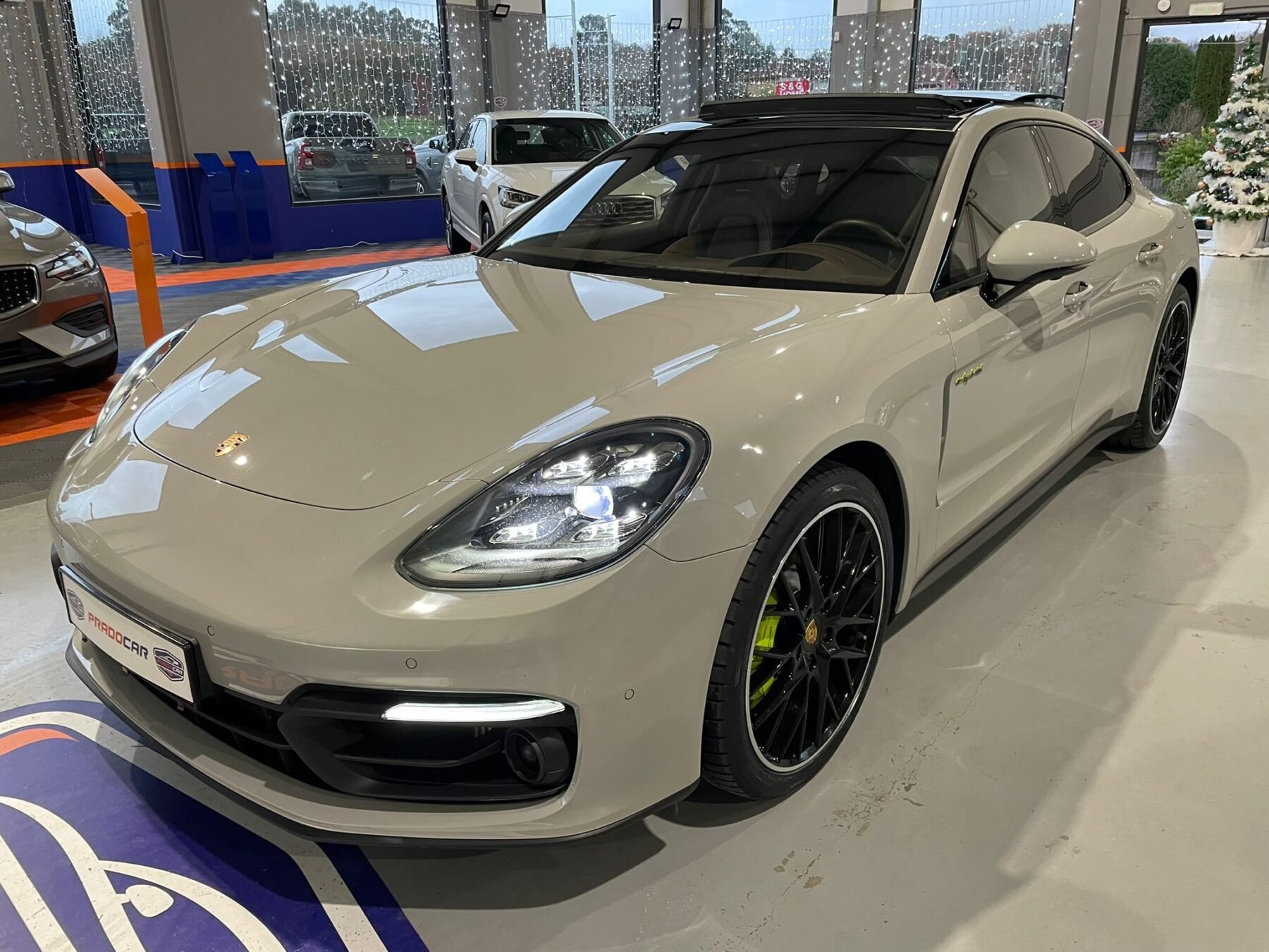 PORSCHE Panamera 4 E-Hybrid Platinum Edition