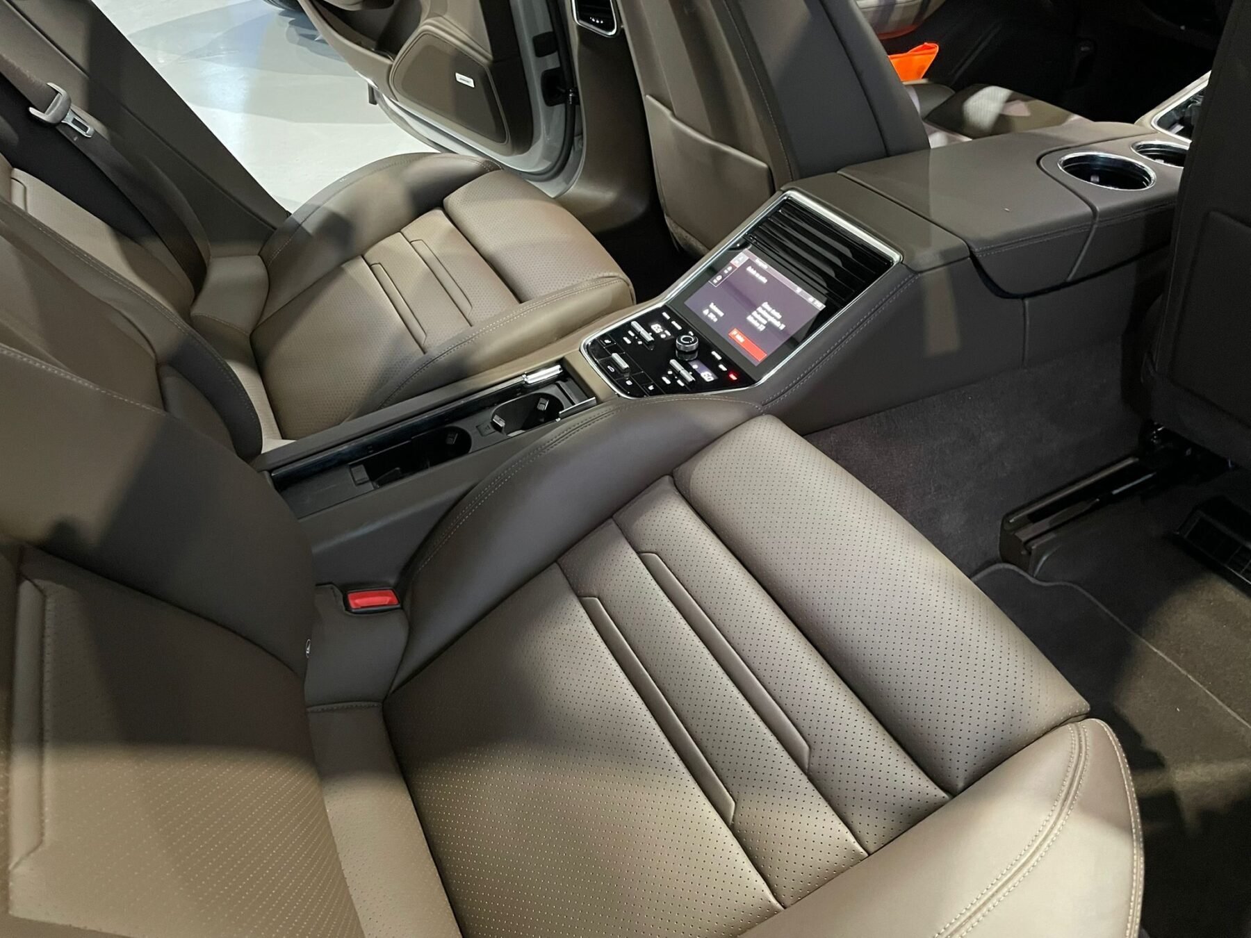 PORSCHE Panamera 4 E-Hybrid Platinum Edition