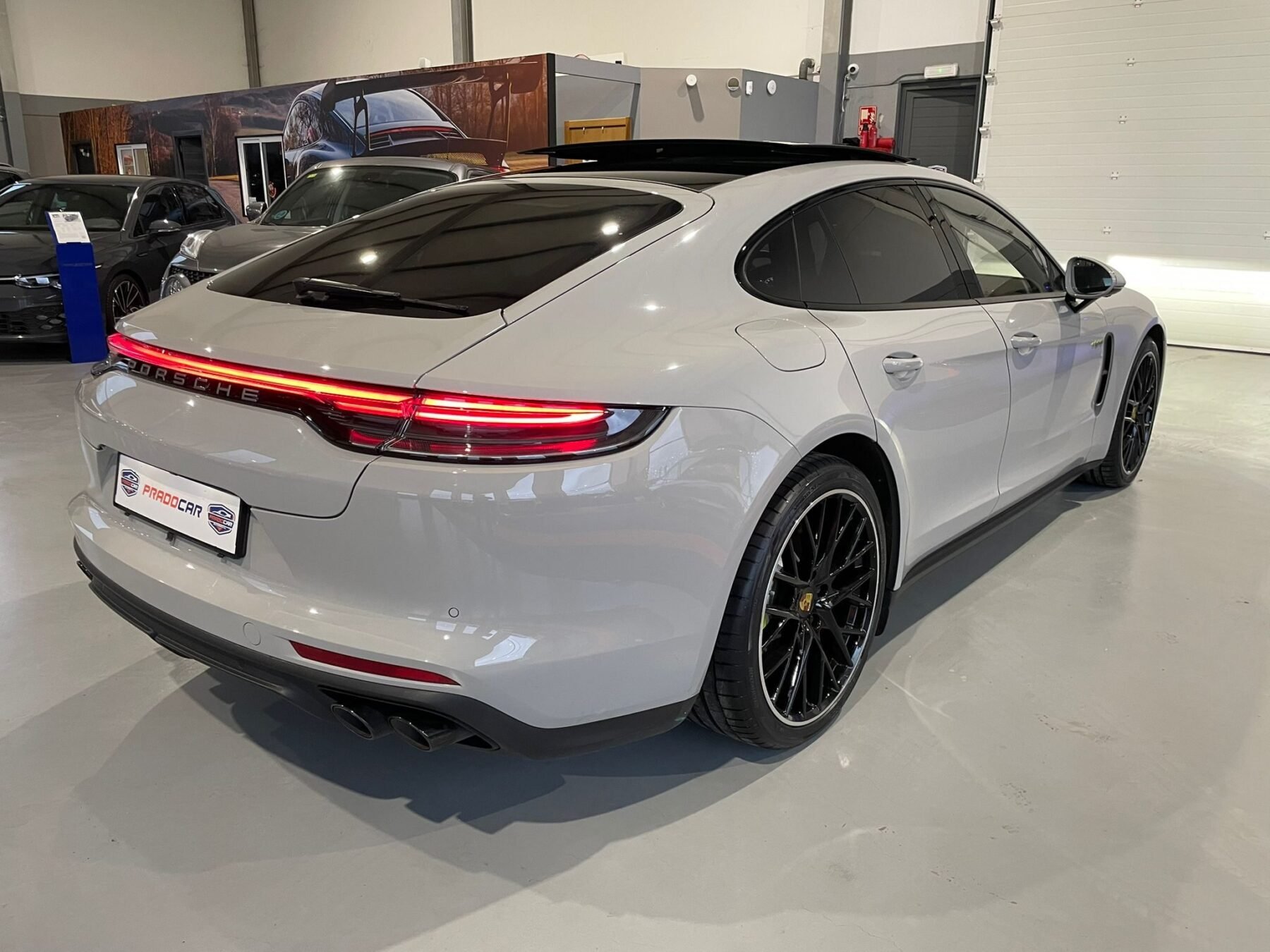 PORSCHE Panamera 4 E-Hybrid Platinum Edition