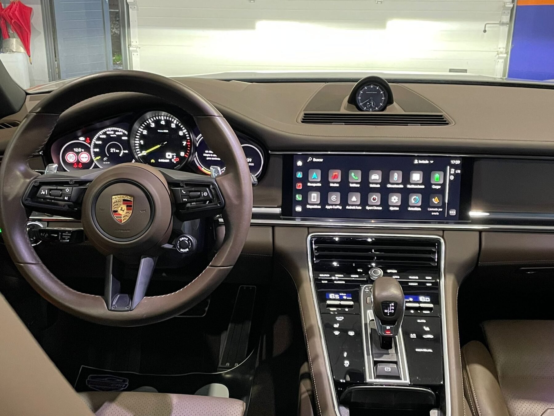 PORSCHE Panamera 4 E-Hybrid Platinum Edition