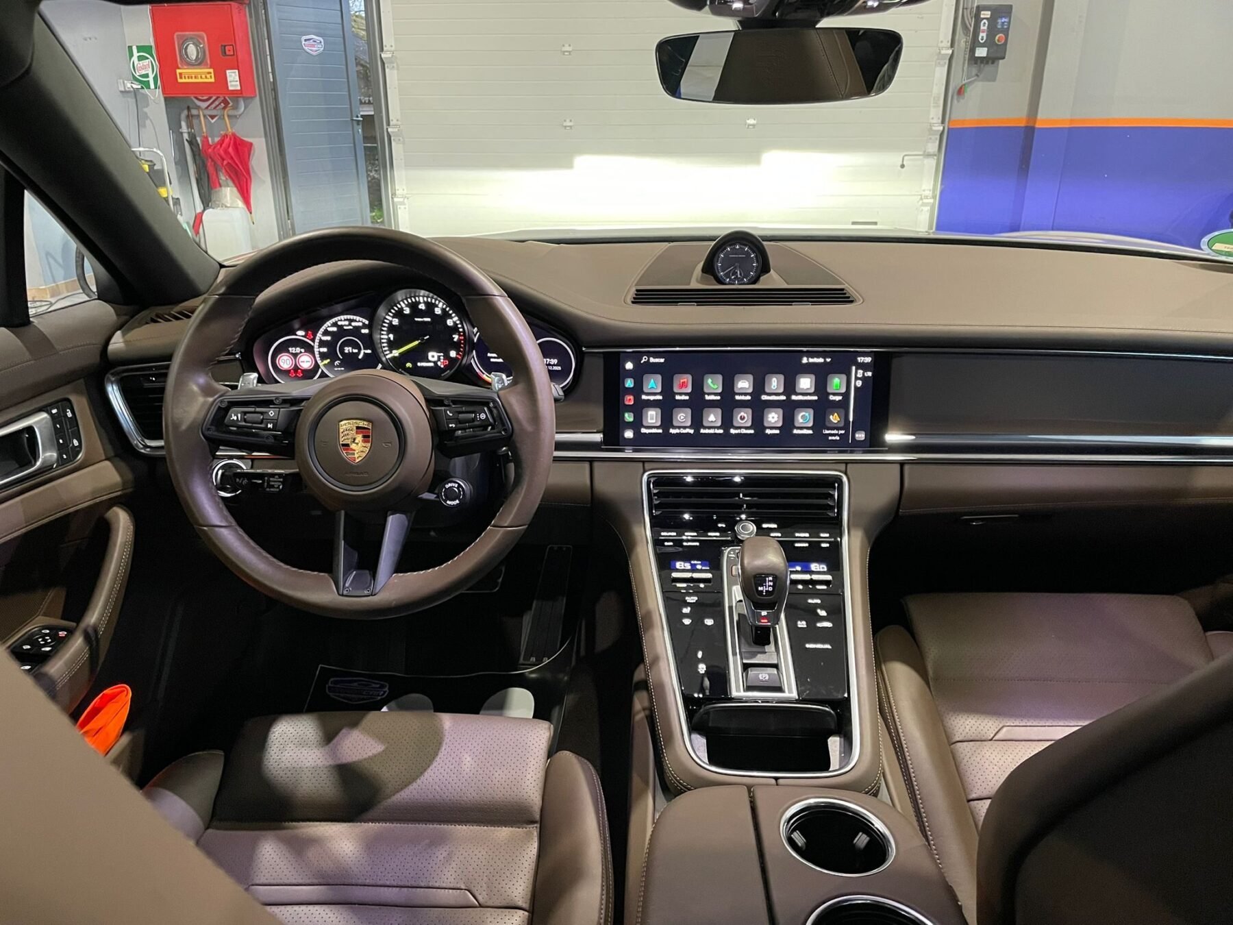 PORSCHE Panamera 4 E-Hybrid Platinum Edition