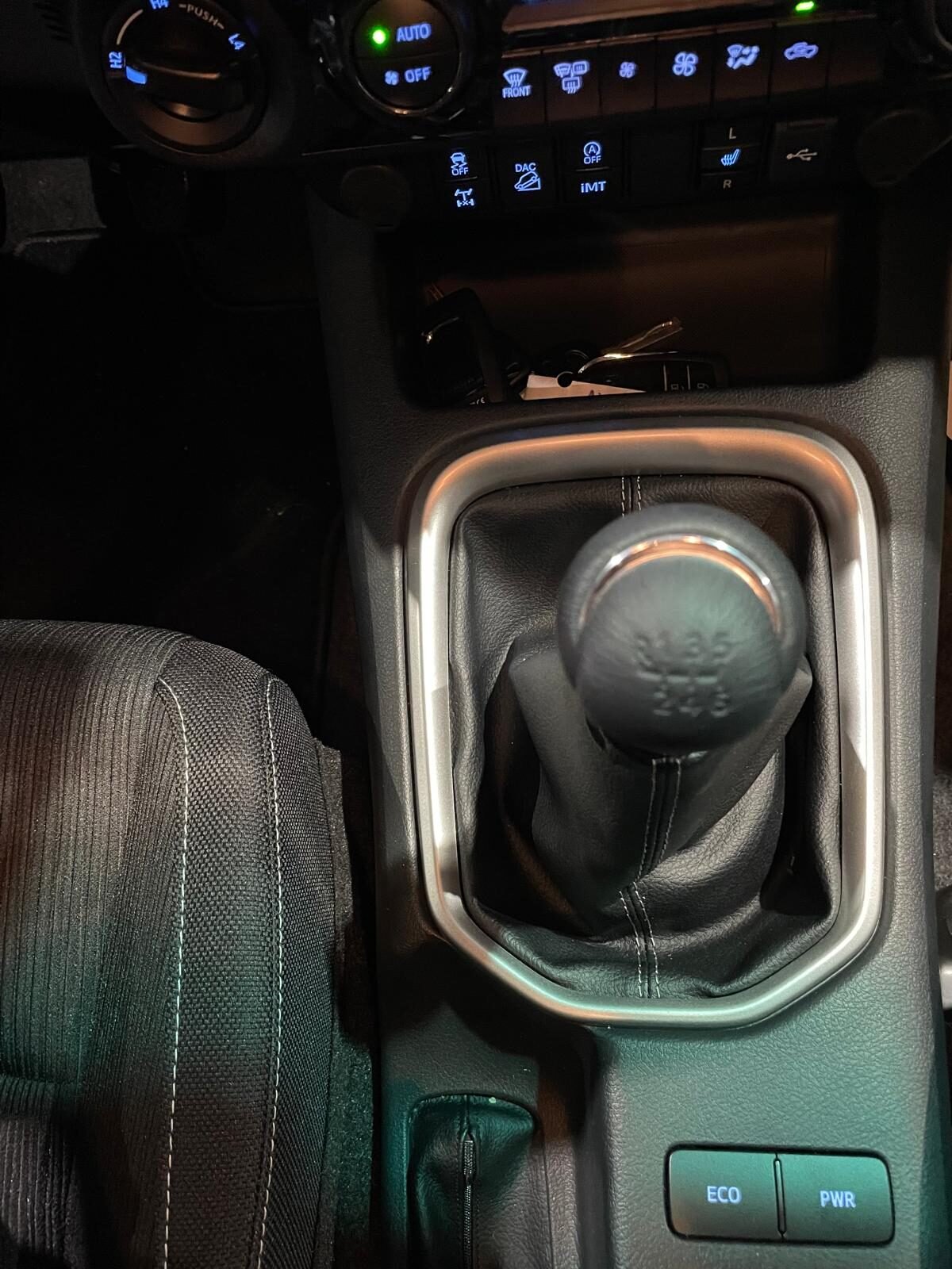 TOYOTA Hilux 2.8 D4D VX 204CV