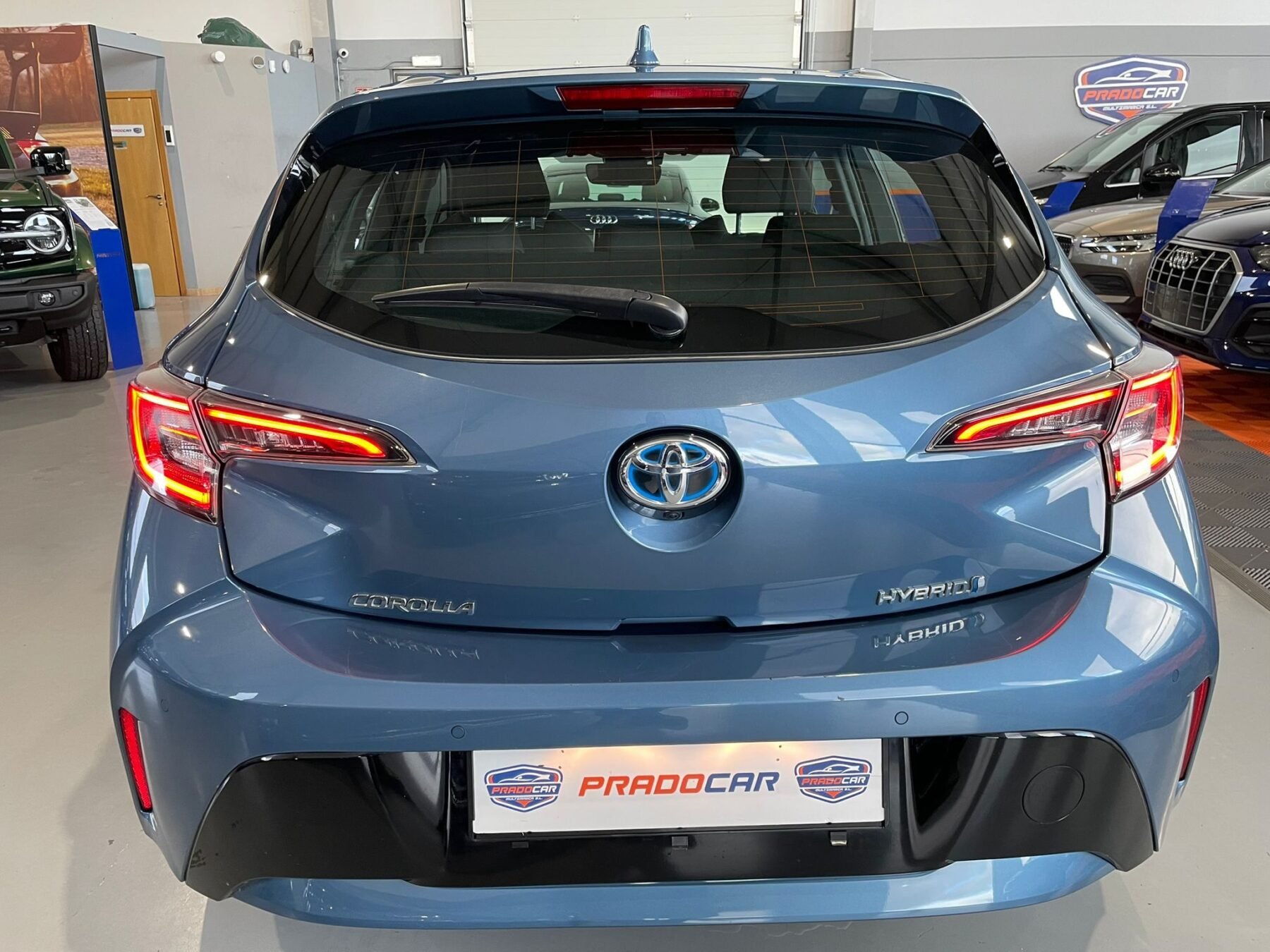 TOYOTA  1.8 e-CVT Híbrido Dinámico Aut. LED