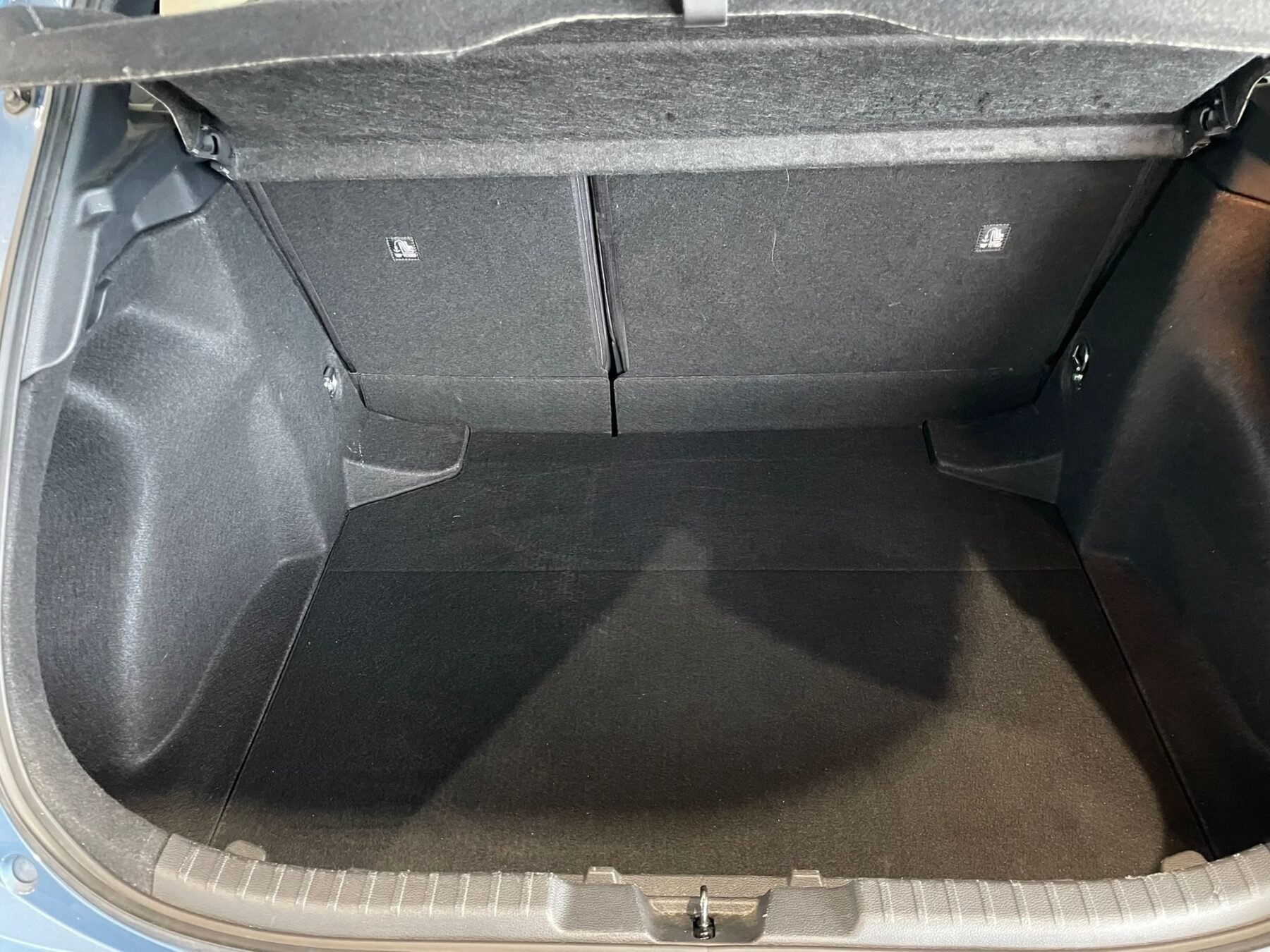 TOYOTA  1.8 e-CVT Híbrido Dinámico Aut. LED