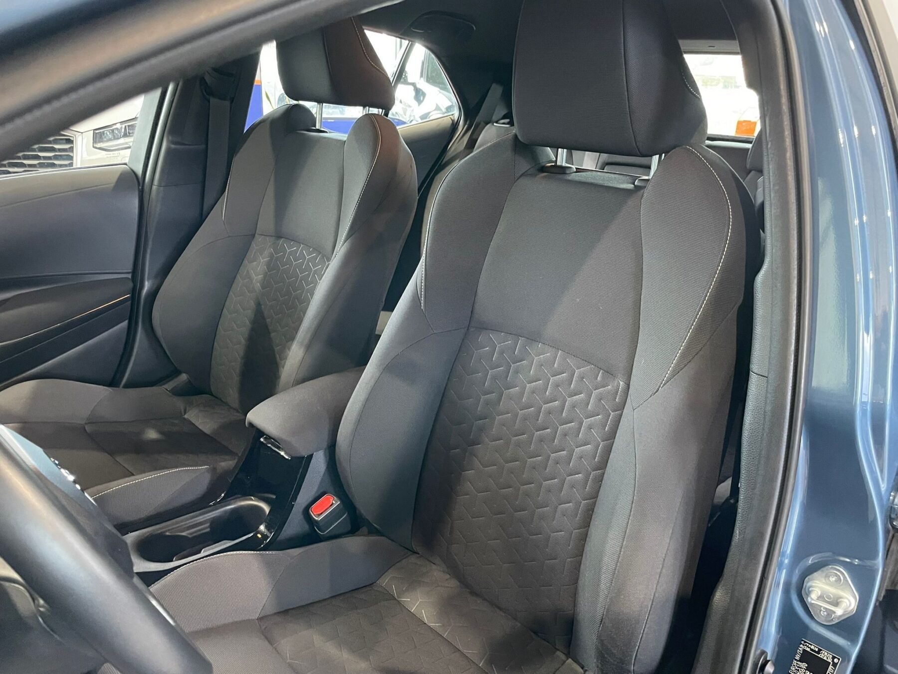 TOYOTA  1.8 e-CVT Híbrido Dinámico Aut. LED