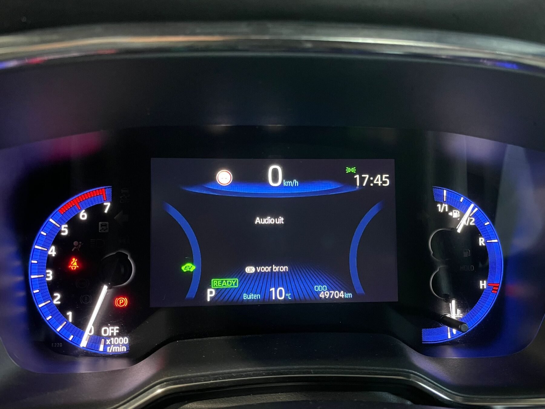 TOYOTA  1.8 e-CVT Híbrido Dinámico Aut. LED