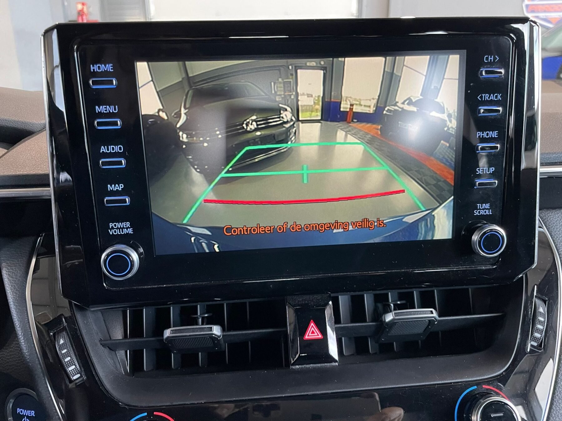 TOYOTA  1.8 e-CVT Híbrido Dinámico Aut. LED