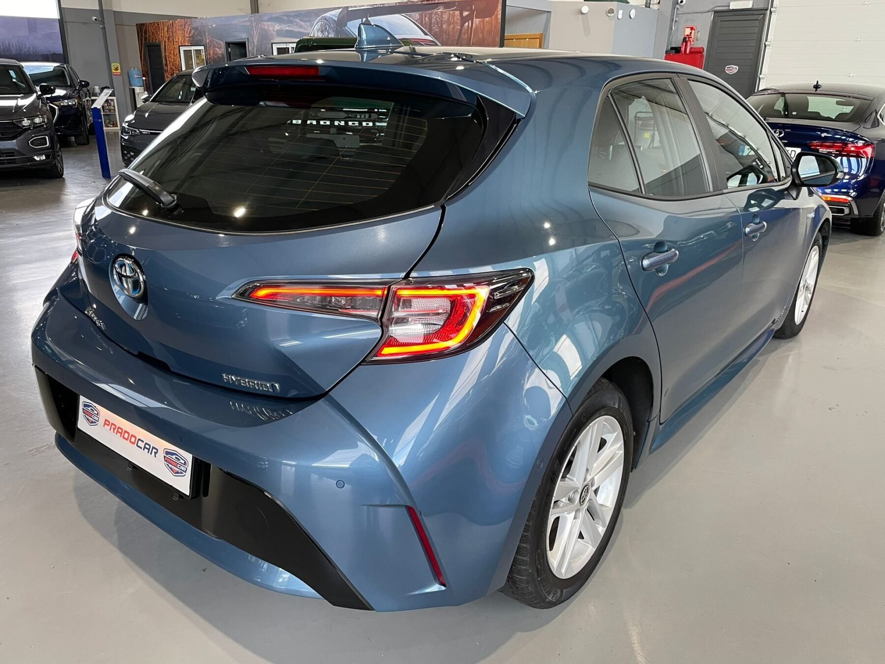 TOYOTA  1.8 e-CVT Híbrido Dinámico Aut. LED