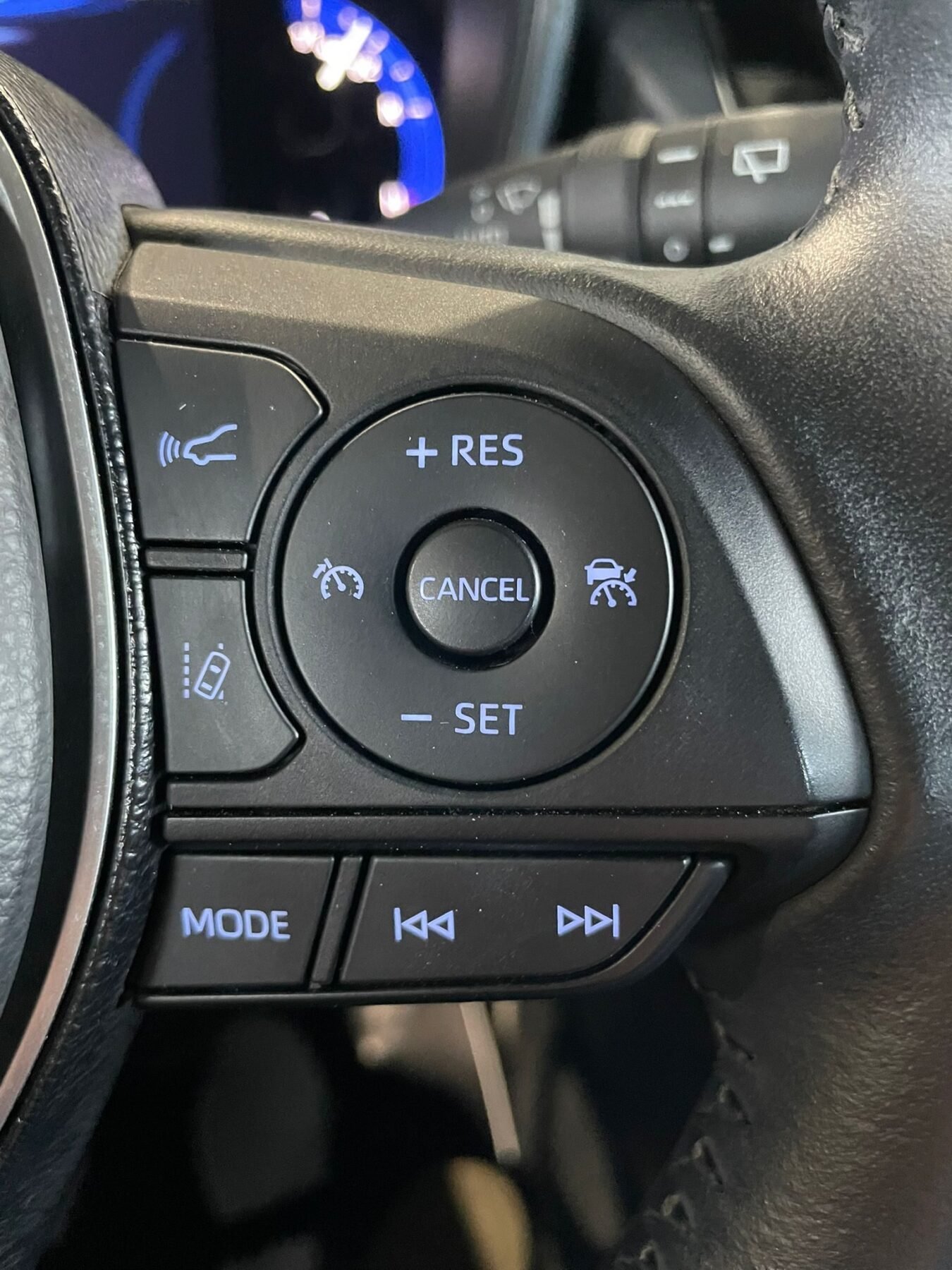 TOYOTA  1.8 e-CVT Híbrido Dinámico Aut. LED