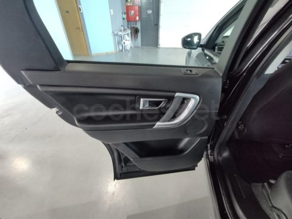 LAND-ROVER Discovery Sport 2.0L TD4 4x4 HSE