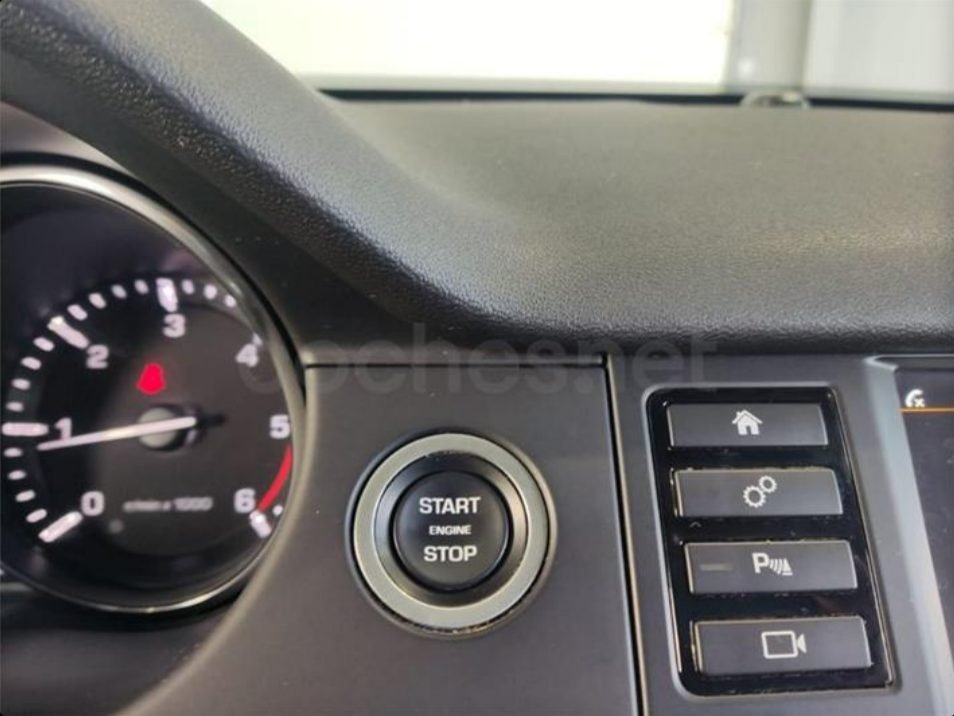 LAND-ROVER Discovery Sport 2.0L TD4 4x4 HSE
