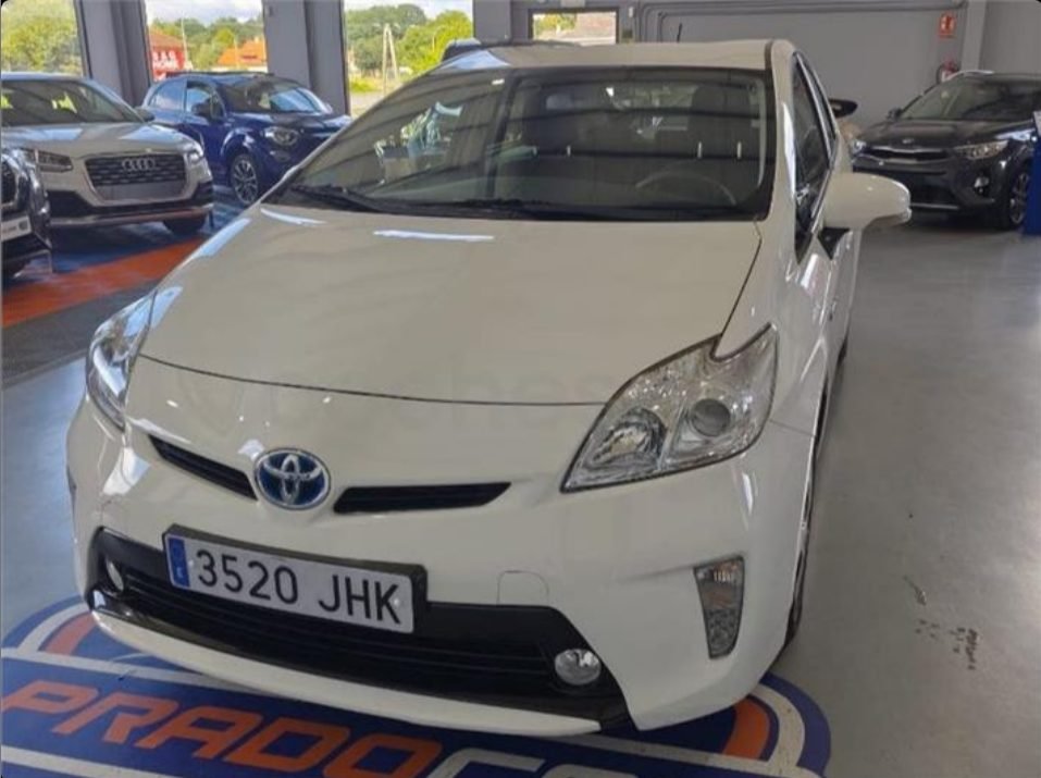 TOYOTA Prius Advance
