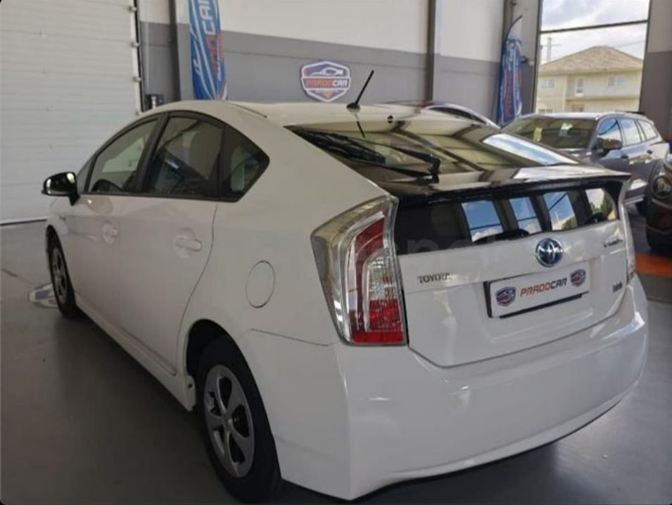 TOYOTA Prius Advance
