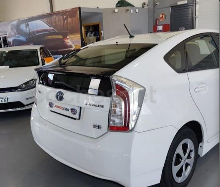 TOYOTA Prius Advance