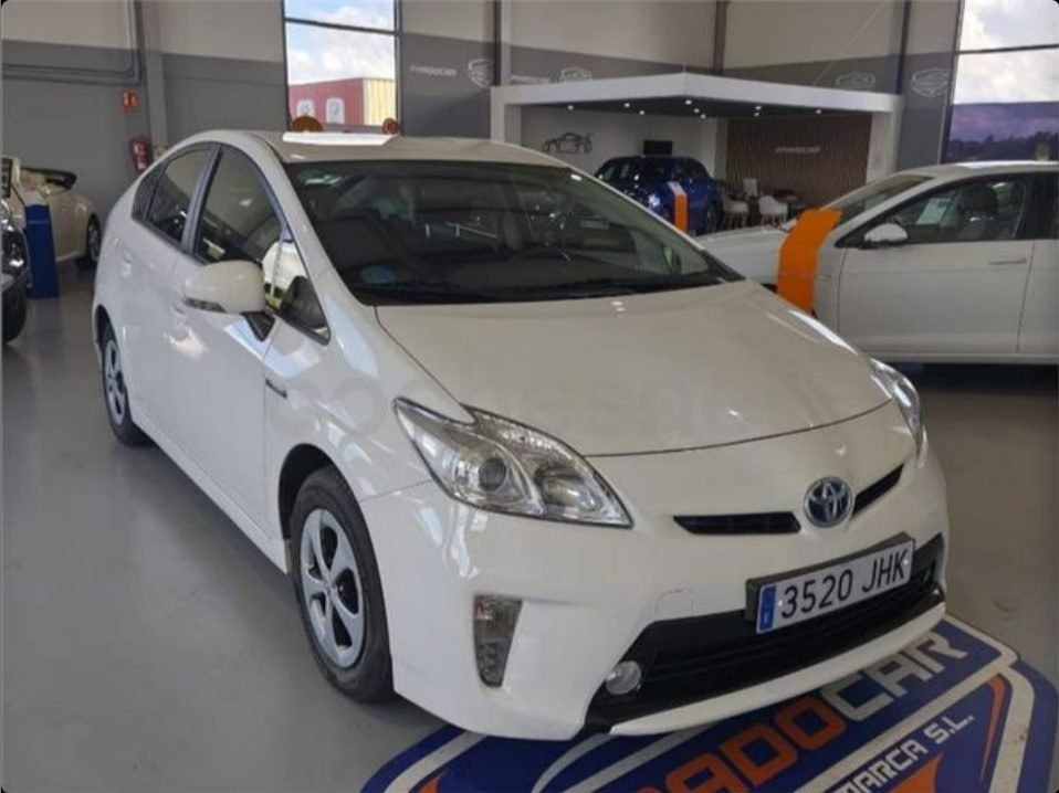TOYOTA Prius Advance