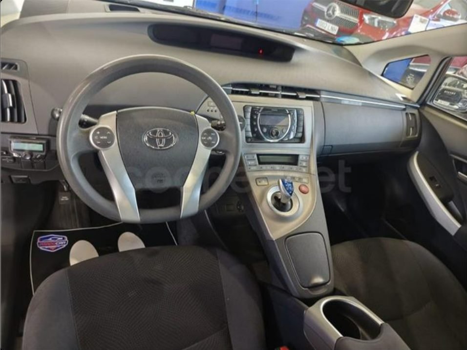 TOYOTA Prius Advance