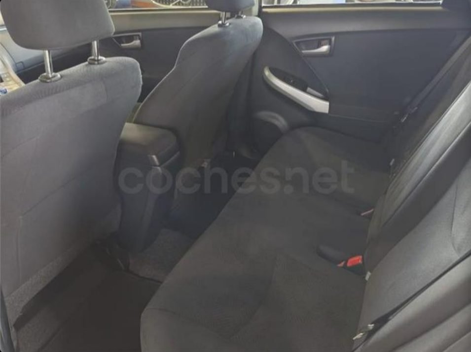 TOYOTA Prius Advance