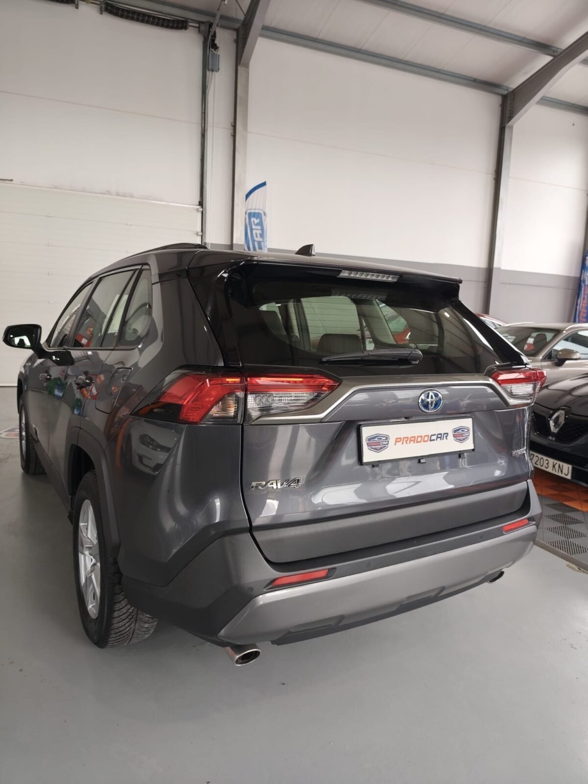 TOYOTA RAV4 2.5l 220H Advance