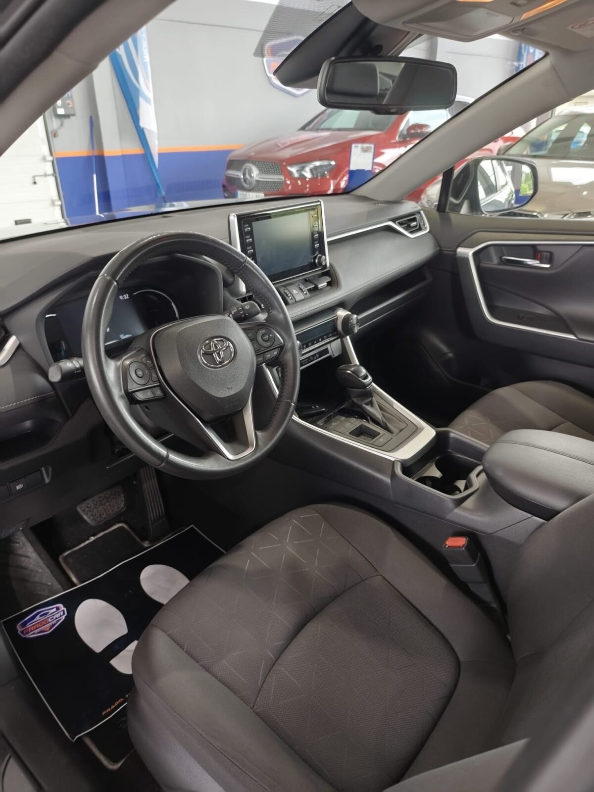 TOYOTA RAV4 2.5l 220H Advance