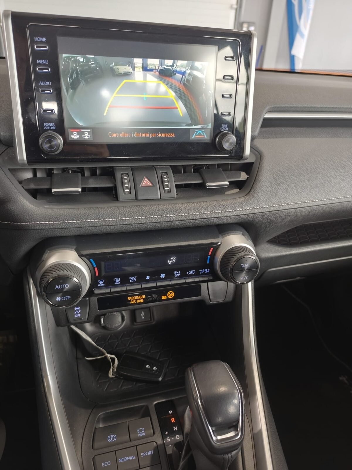 TOYOTA RAV4 2.5l 220H Advance