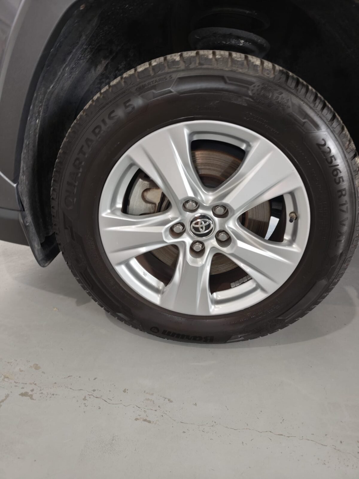 TOYOTA RAV4 2.5l 220H Advance