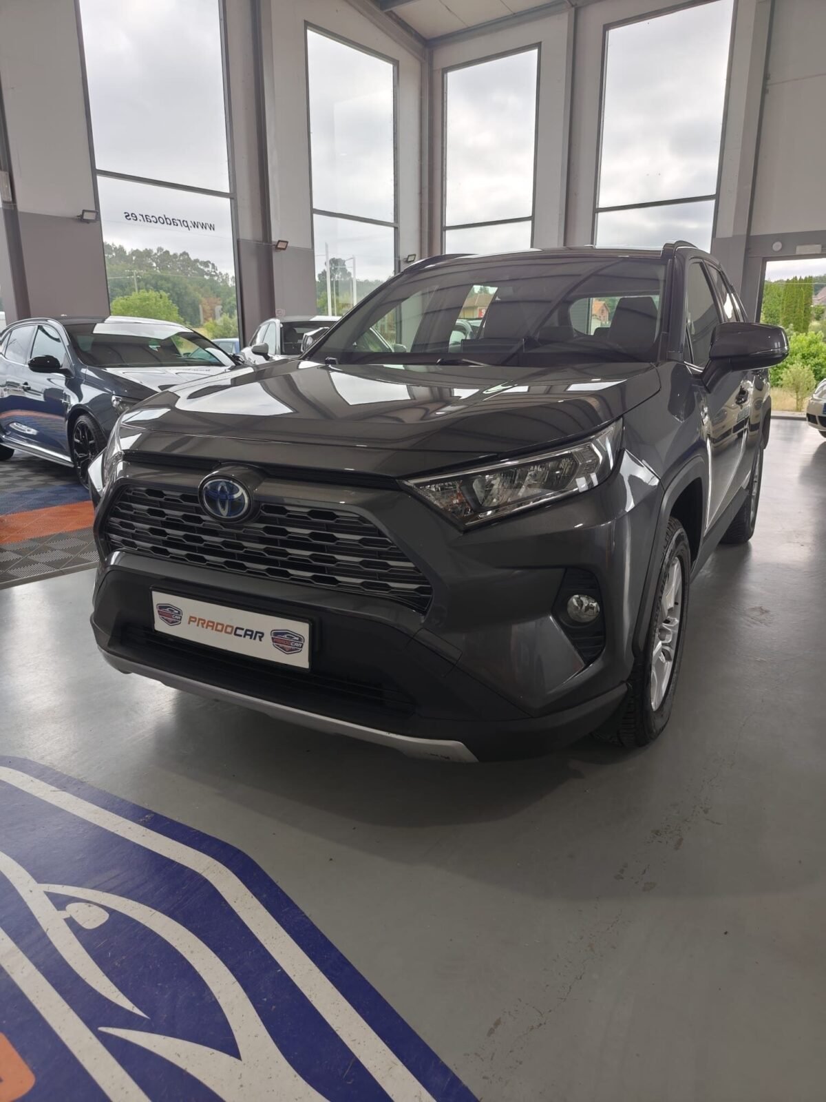 TOYOTA RAV4 2.5l 220H Advance