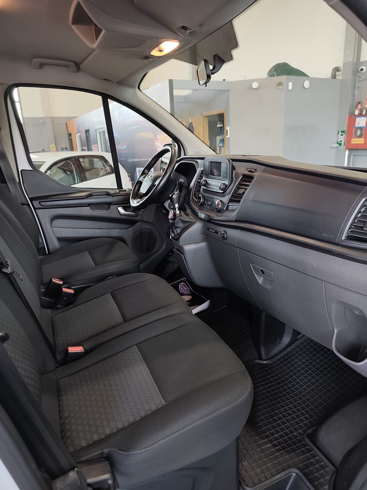 FORD Transit Custom Kombi 2.0 TDCI 320 L1 Nugget Auto