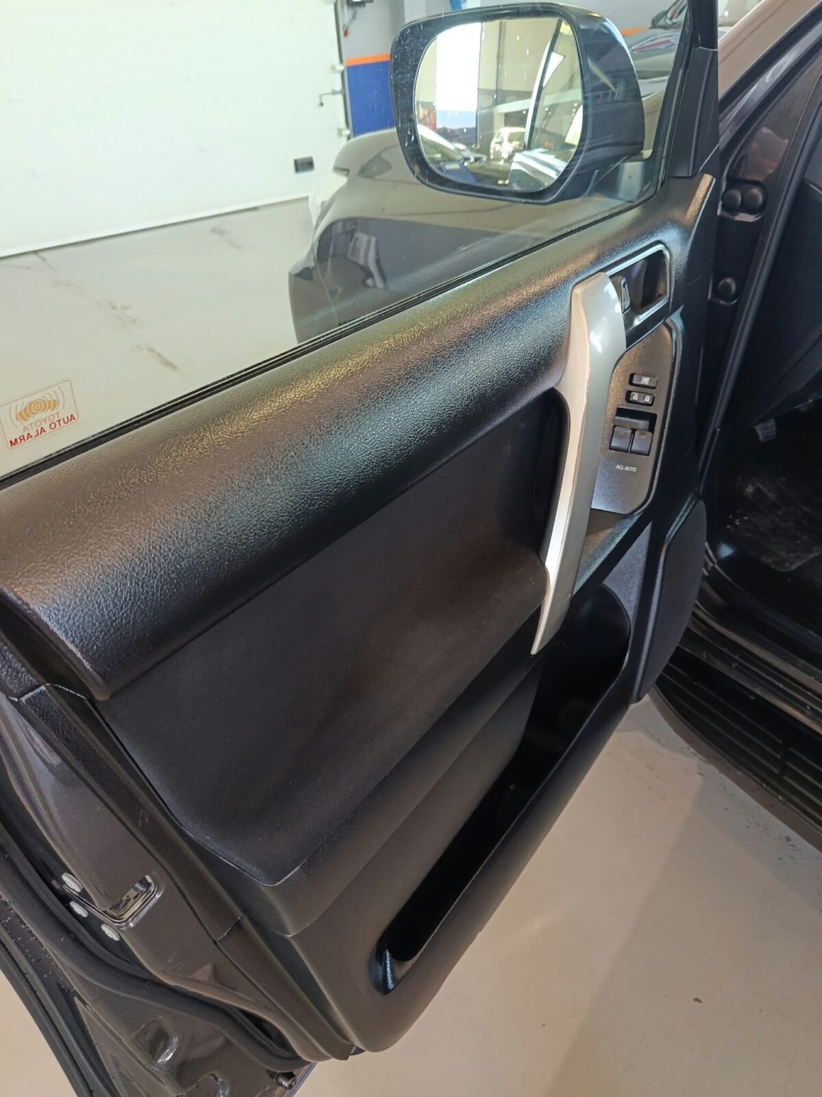 TOYOTA LAND CRUISER 2.8 D4D VX