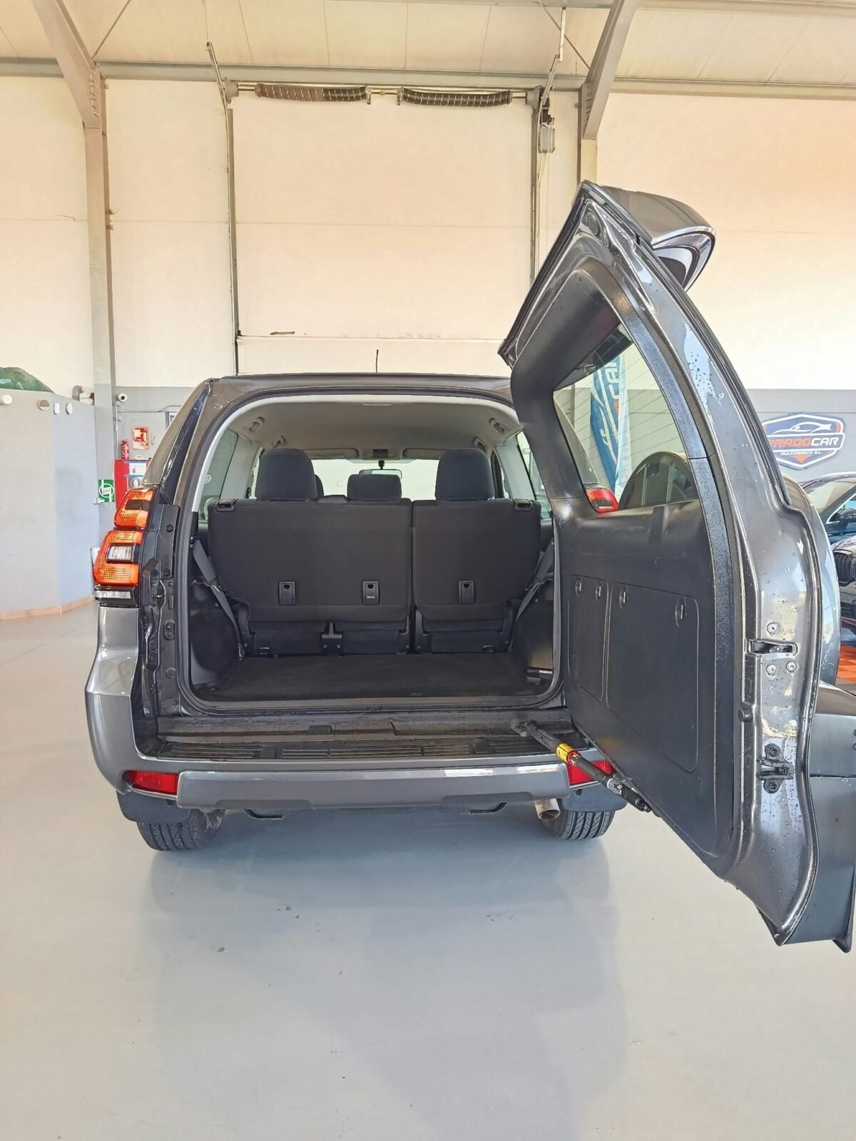 TOYOTA LAND CRUISER 2.8 D4D VX